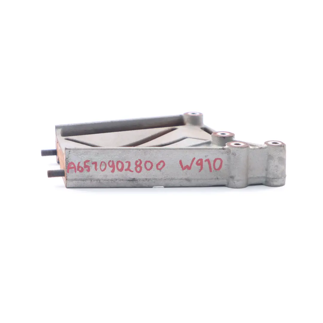 Mercedes W910 W212 OM651 Montaggio Caricatore Turbo Staffa - SKU A6510902800 - Numero di parte A6510902800