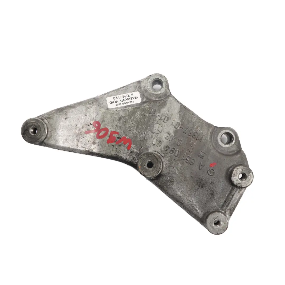 OM651 Support de support de RGE Roulement pour Mercedes W906 à propos du numéro de pièce A6510940039 Mercedes W906 OM651 Support de support de RGE Roulement - SKU A6510940039 - Numéro de pièce A6510940039