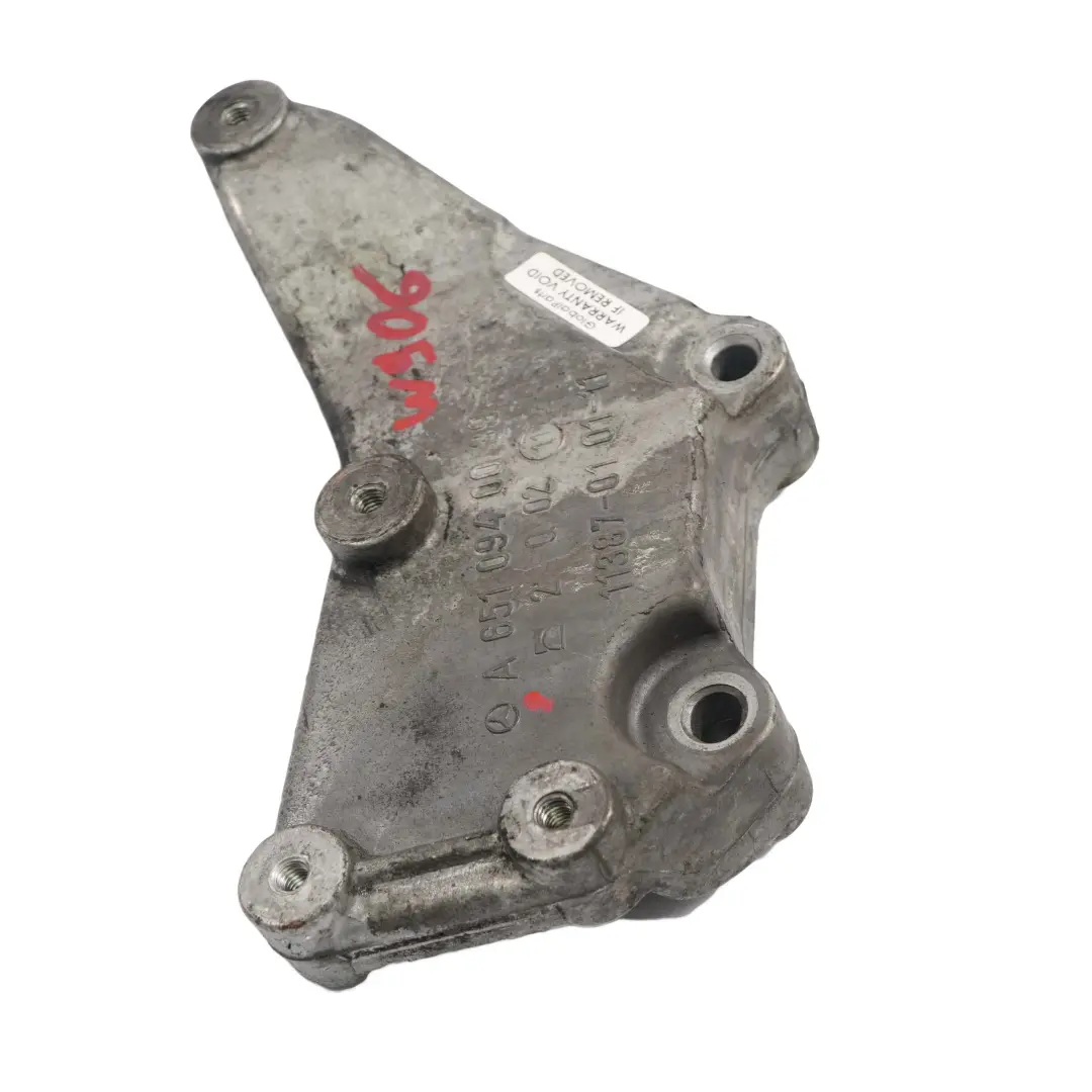 Bancada motor Mercedes W906 OM651 Soporte EGR Rodamiento para con número de pieza A6510940039 Bancada motor Mercedes W906 OM651 Soporte EGR Rodamiento - SKU A6510940039 - Número de pieza A6510940039