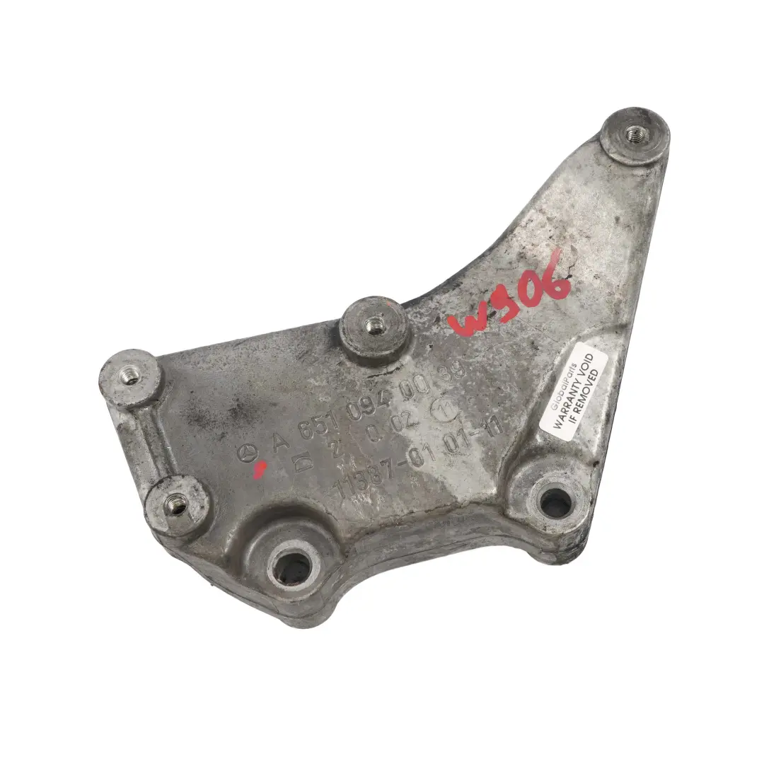 Bancada motor Mercedes W906 OM651 Soporte EGR Rodamiento para con número de pieza A6510940039 Bancada motor Mercedes W906 OM651 Soporte EGR Rodamiento - SKU A6510940039 - Número de pieza A6510940039
