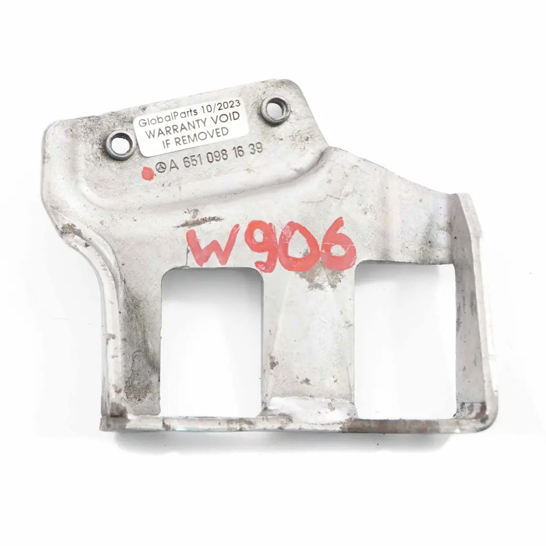 OM651 serbatoio vuoto staffa di montaggio per Mercedes Sprinter W906 con numero di parte A6510981639 Mercedes Sprinter W906 OM651 serbatoio vuoto staffa di montaggio - SKU A6510981639 - Numero di parte A6510981639