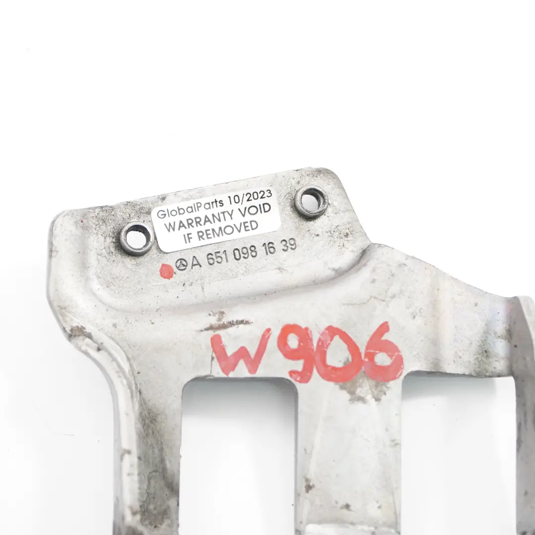 OM651 Support de fixation réservoir à vide pour Mercedes Sprinter W906 à propos du numéro de pièce A6510981639 Mercedes Sprinter W906 OM651 Support de fixation réservoir à vide - SKU A6510981639 - Numéro de pièce A6510981639