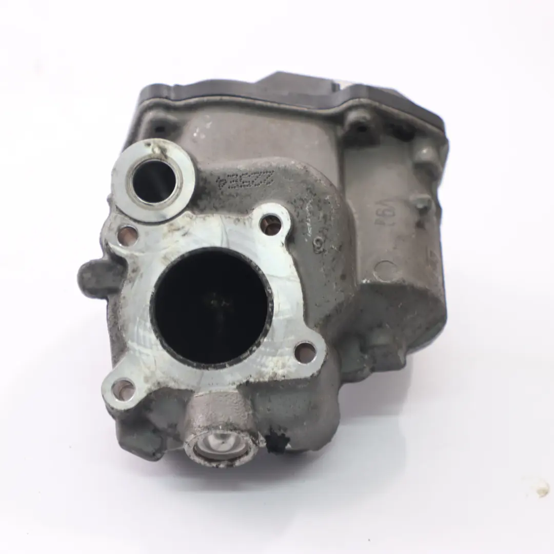 Valve Mercedes W906 W205 Diesel OM651 EGR By Pass to EGR with Part number A6511400660 EGR Valve Mercedes W906 W205 Diesel OM651 EGR By Pass - SKU A6511400660 - Part number A6511400660