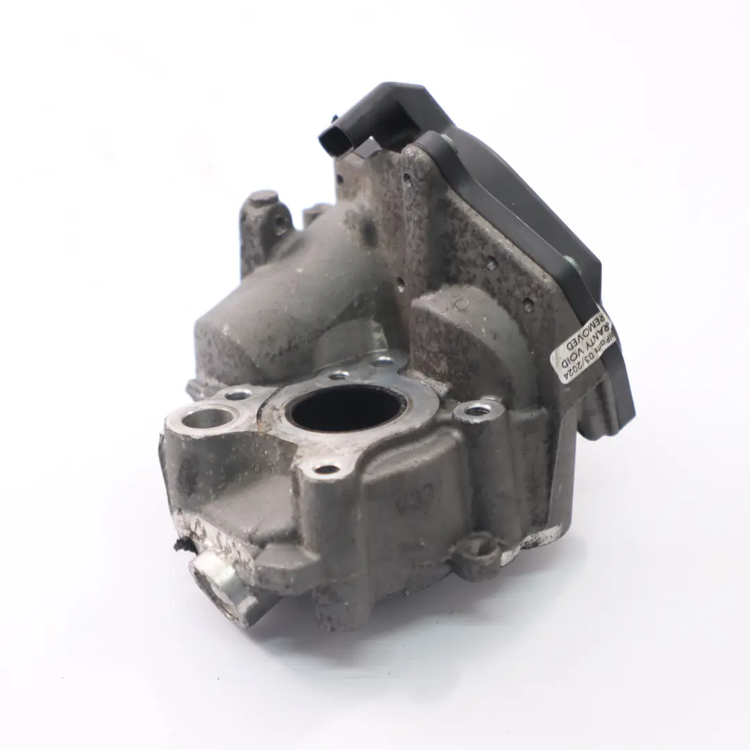 Valve Mercedes W906 W205 Diesel OM651 EGR By Pass to EGR with Part number A6511400660 EGR Valve Mercedes W906 W205 Diesel OM651 EGR By Pass - SKU A6511400660 - Part number A6511400660