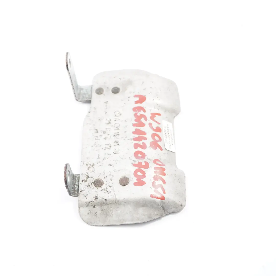 OM651 Scudo termico piastra collettore scarico A6511420420 per Mercedes W639 W906 con numero di parte A6511420700 Mercedes W639 W906 OM651 Scudo termico piastra collettore scarico A6511420420 - SKU A6511420700 - Numero di parte A6511420700