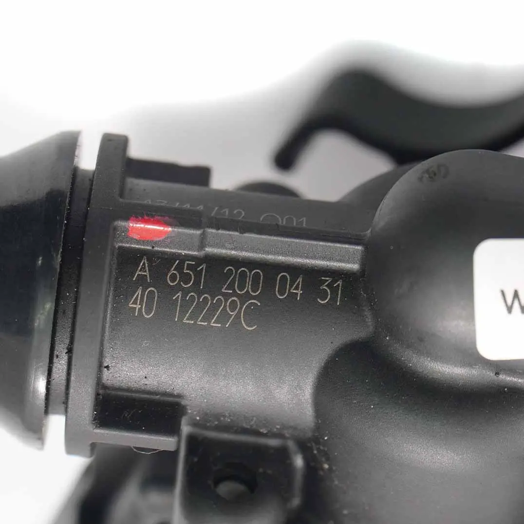 Valvola arresto Mercedes W204 W212 OM651 Tubo circolazione acqua per con numero di parte A6512000431 Valvola arresto Mercedes W204 W212 OM651 Tubo circolazione acqua - SKU A6512000431 - Numero di parte A6512000431