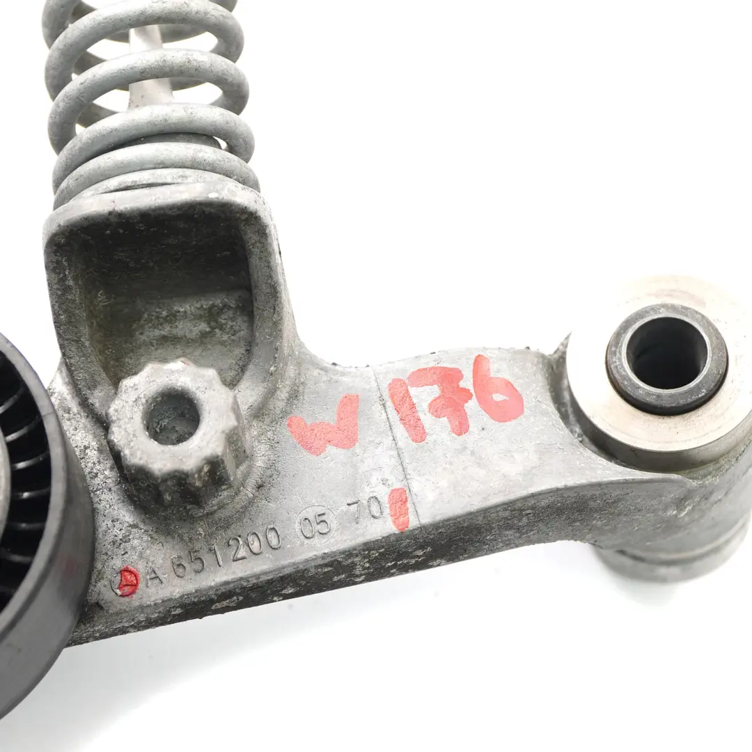 Tensor polea tensora correa auxiliar Mercedes W176 Diesel OM651 para con número de pieza A6512000570 Tensor polea tensora correa auxiliar Mercedes W176 Diesel OM651 - SKU A6512000570 - Número de pieza A6512000570