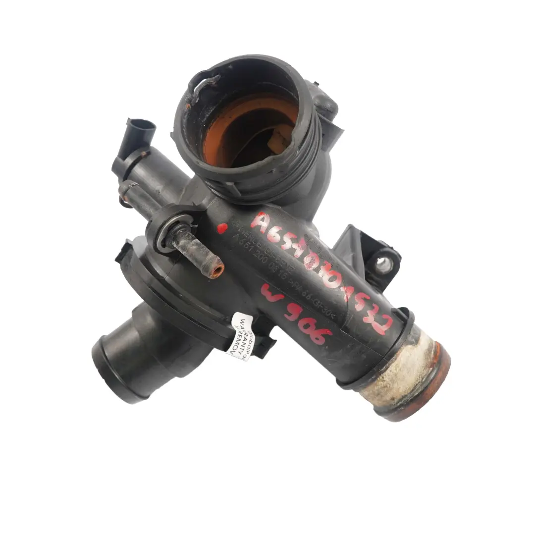 OM651 Diesel Thermostatgehäuse Kühlwasser für Mercedes W212 W906 mit Teilenummer A6512000615 Mercedes W212 W906 OM651 Diesel Thermostatgehäuse Kühlwasser - SKU A6512000615 - Teilenummer A6512000615