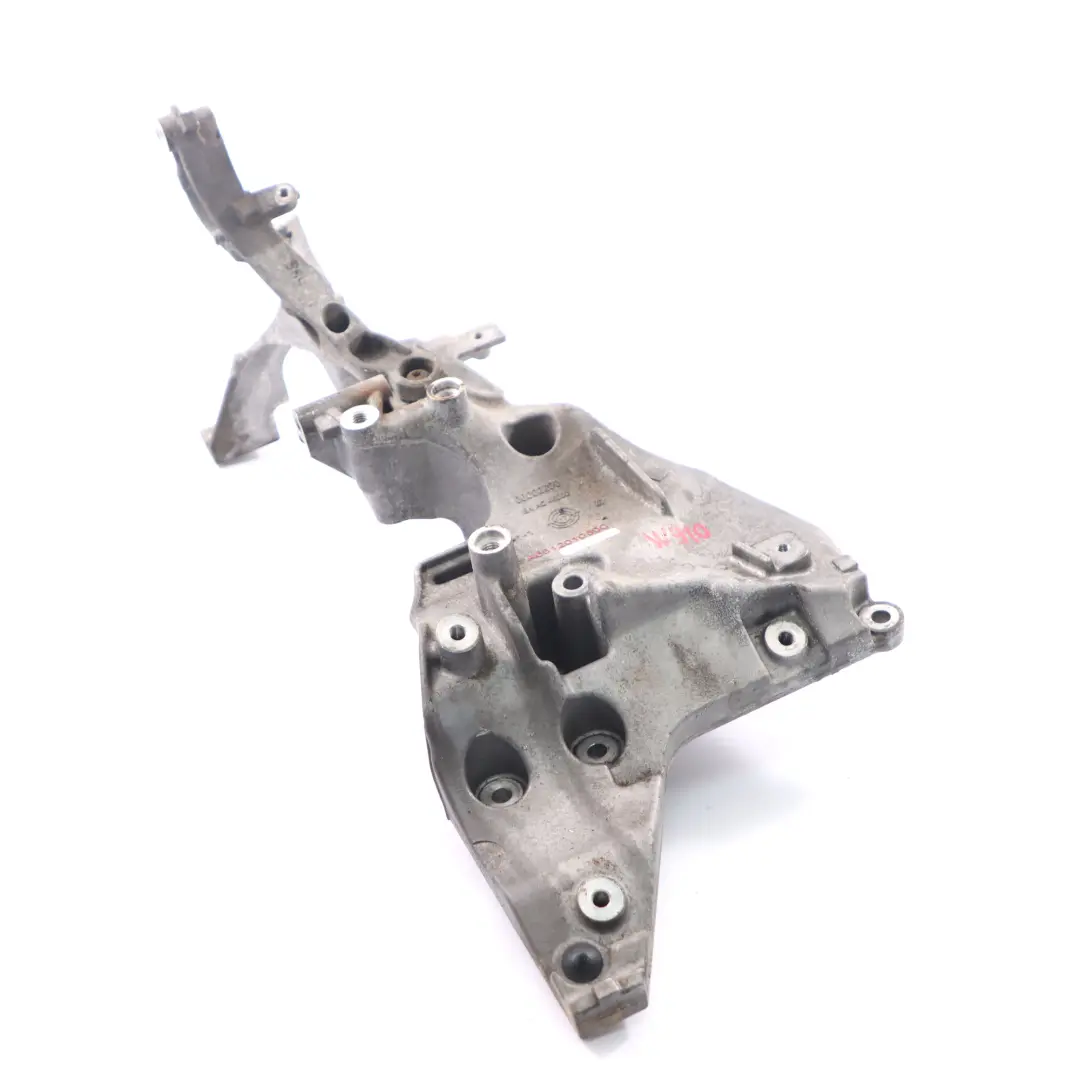 OM651 Supporto componenti accessori motore per Mercedes W910 con numero di parte A6512010600 Mercedes W910 OM651 Supporto componenti accessori motore - SKU A6512010600 - Numero di parte A6512010600
