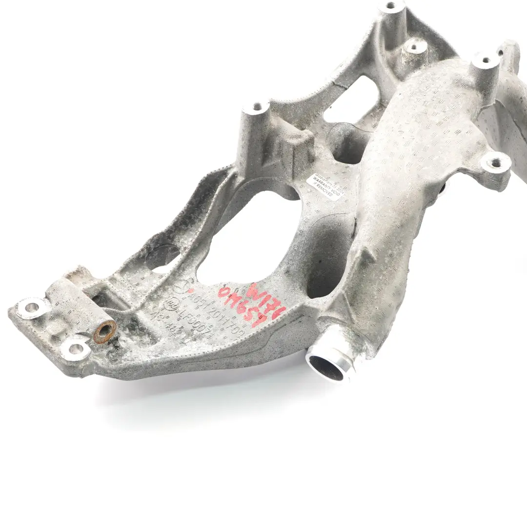 Staffa Dell'Alternatore Mercedes W176 W246 OM651 Supporto Montaggio per con numero di parte A6512011709 Staffa Dell'Alternatore Mercedes W176 W246 OM651 Supporto Montaggio - SKU A6512011709 - Numero di parte A6512011709