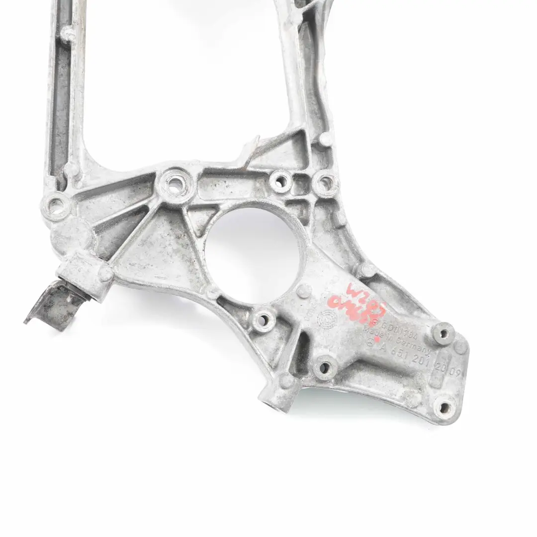  Staffa supporto alternatore Mercedes W212 OM651 tendicinghia - SKU A6512012009 - Numero di parte A6512012009