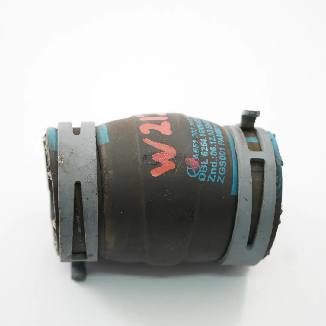 Kühlmittelschlauchverbinder Thermostat Pumpenausgang für Mercedes W212 mit Teilenummer A6512033082 Mercedes W212 Kühlmittelschlauchverbinder Thermostat Pumpenausgang - SKU A6512033082 - Teilenummer A6512033082