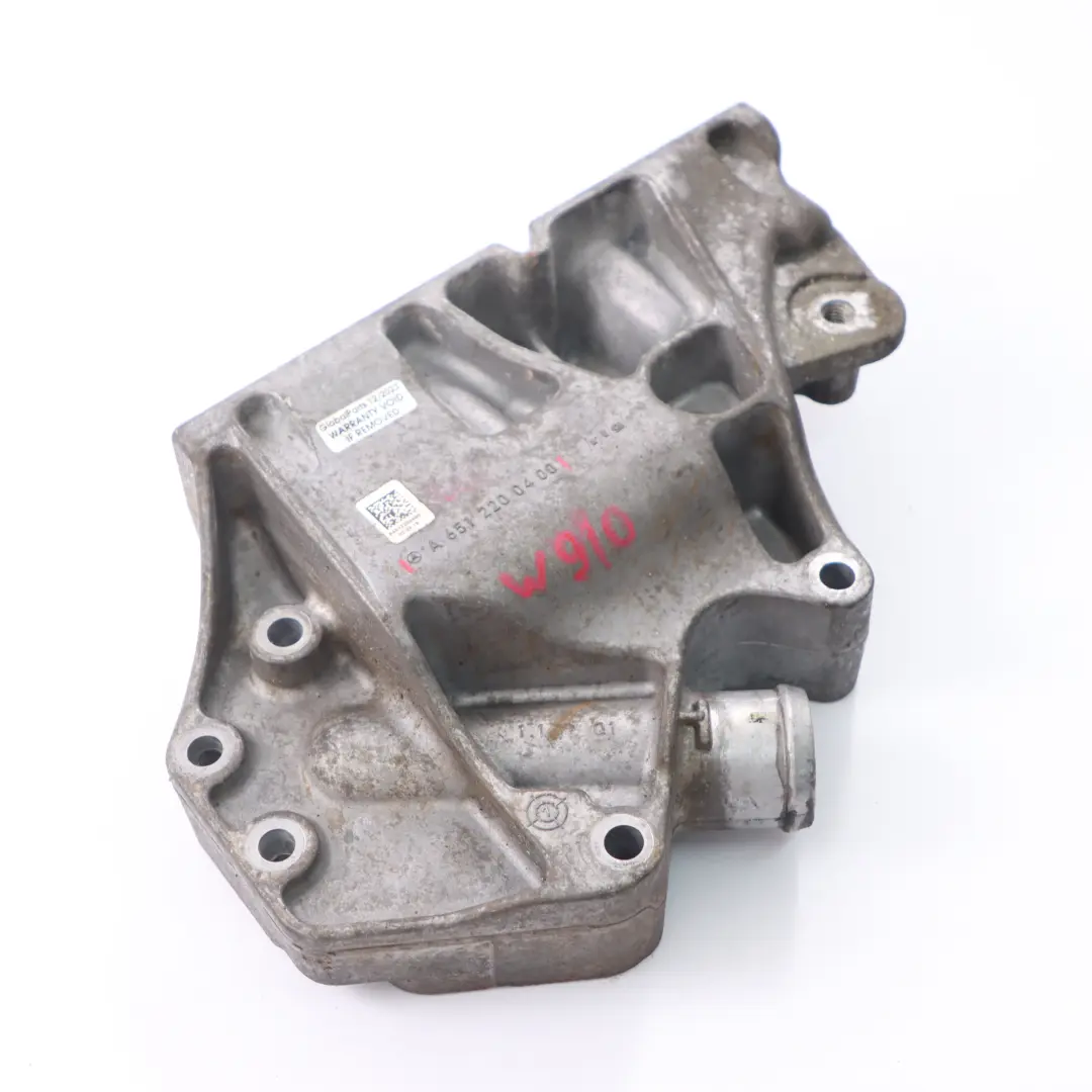 OM651 Support de passage du liquide refroidissement porte moteur pour Mercedes W910 à propos du numéro de pièce A6512200400 Mercedes W910 OM651 Support de passage du liquide refroidissement porte moteur - SKU A6512200400 - Numéro de pièce A6512200400