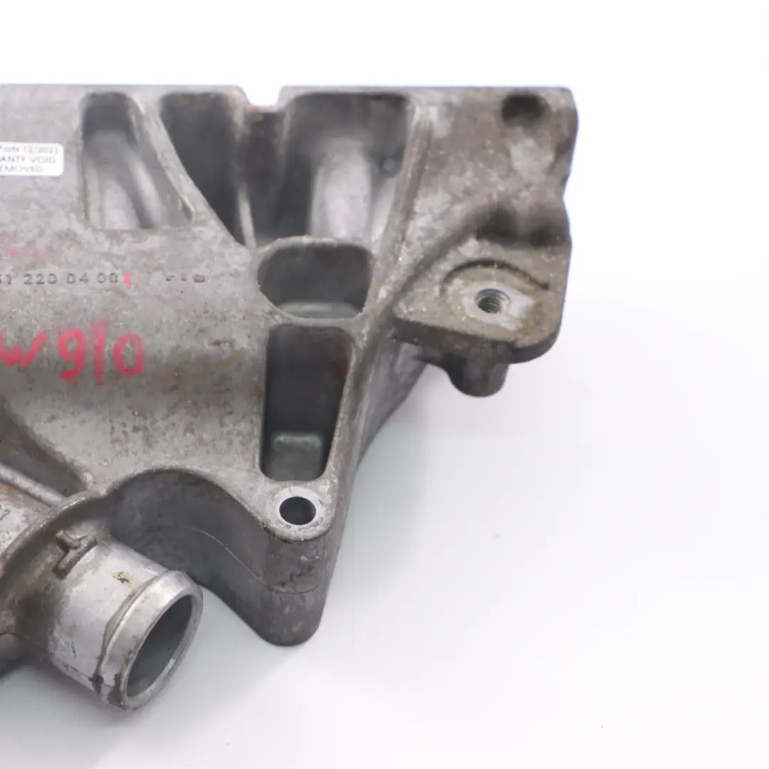 OM651 Dieselmotor Träger Kühlmitteldurchlass Halterung für Mercedes W910 mit Teilenummer A6512200400 Mercedes W910 OM651 Dieselmotor Träger Kühlmitteldurchlass Halterung - SKU A6512200400 - Teilenummer A6512200400