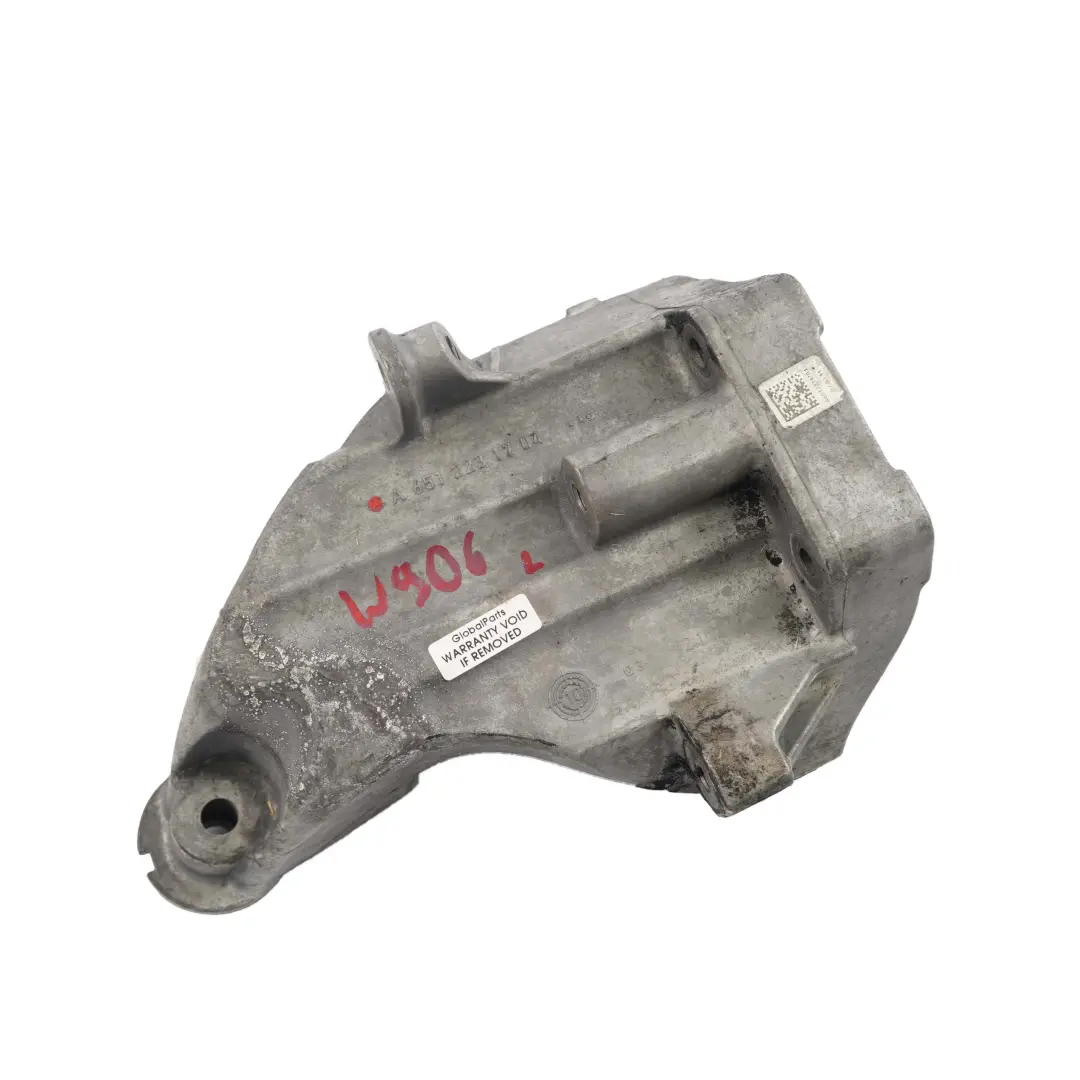 OM651 Palier de support gauche pour Mercedes W906 à propos du numéro de pièce A6512231704 Mercedes W906 OM651 Palier de support gauche - SKU A6512231704 - Numéro de pièce A6512231704
