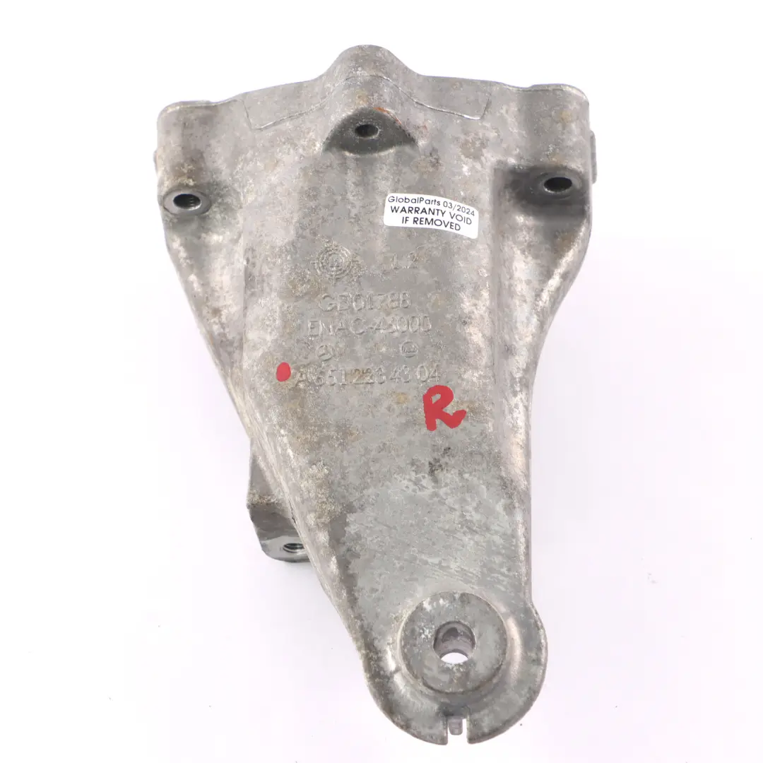 Mercedes W205 OM651 Support de montage moteur Support droit - SKU A6512234304 - Numéro de pièce A6512234304