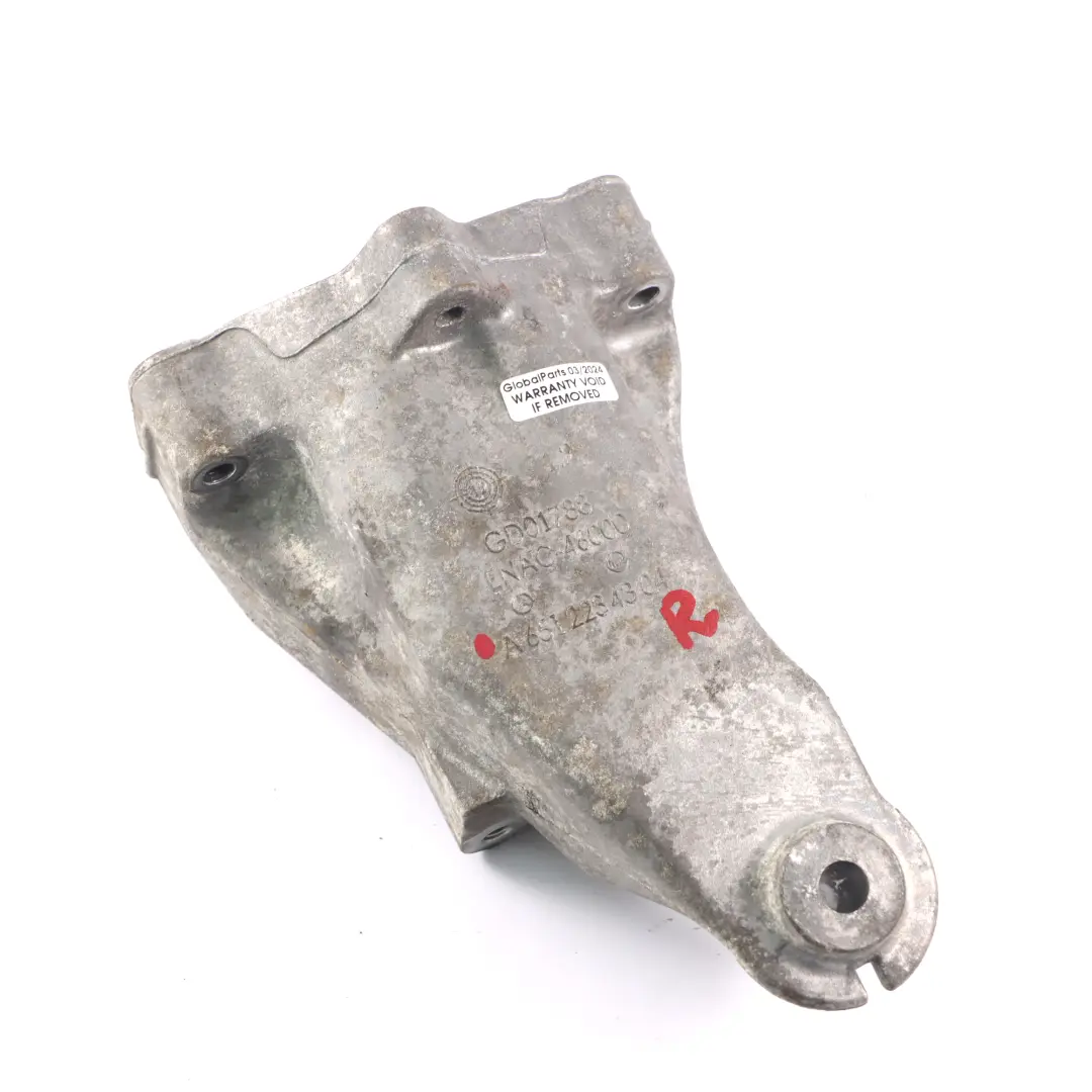 OM651 Soporte de montaje del motor derecho Soporte para Mercedes W205 con número de pieza A6512234304 Mercedes W205 OM651 Soporte de montaje del motor derecho Soporte - SKU A6512234304 - Número de pieza A6512234304