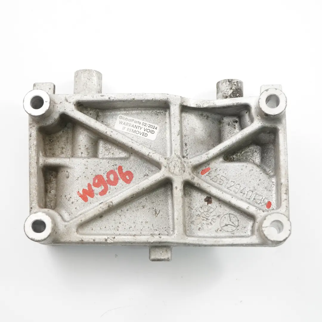 Wspornik Łapa Sprężarki Klimatyzacji Kompresora do Mercedes W906 o numerze A6512340139 Mercedes W906 Wspornik Łapa Sprężarki Klimatyzacji Kompresora - SKU A6512340139 - Numer Części A6512340139