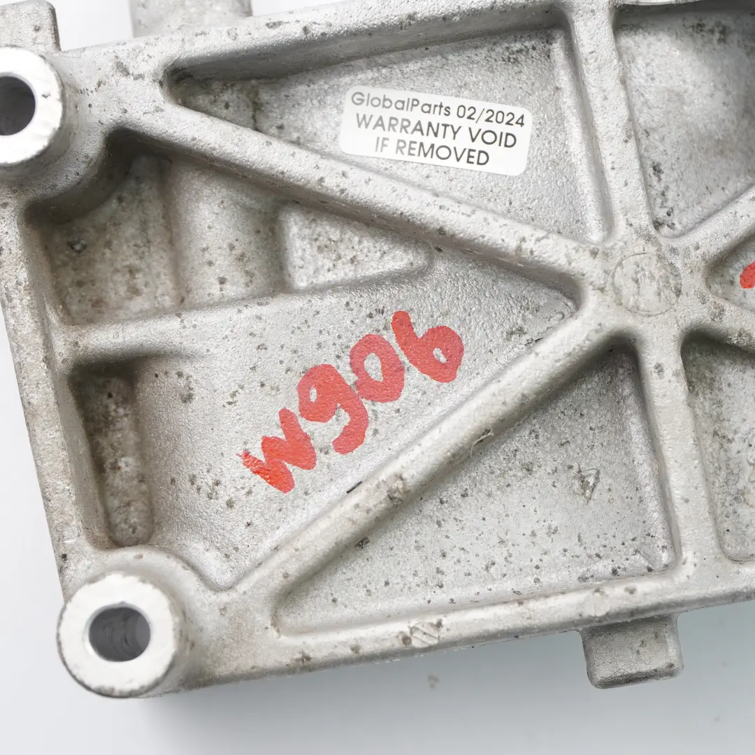 Wspornik Łapa Sprężarki Klimatyzacji Kompresora do Mercedes W906 o numerze A6512340139 Mercedes W906 Wspornik Łapa Sprężarki Klimatyzacji Kompresora - SKU A6512340139 - Numer Części A6512340139