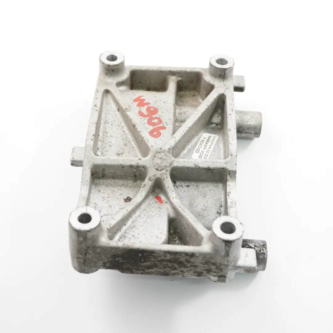 Wspornik Łapa Sprężarki Klimatyzacji Kompresora do Mercedes W906 o numerze A6512340139 Mercedes W906 Wspornik Łapa Sprężarki Klimatyzacji Kompresora - SKU A6512340139 - Numer Części A6512340139