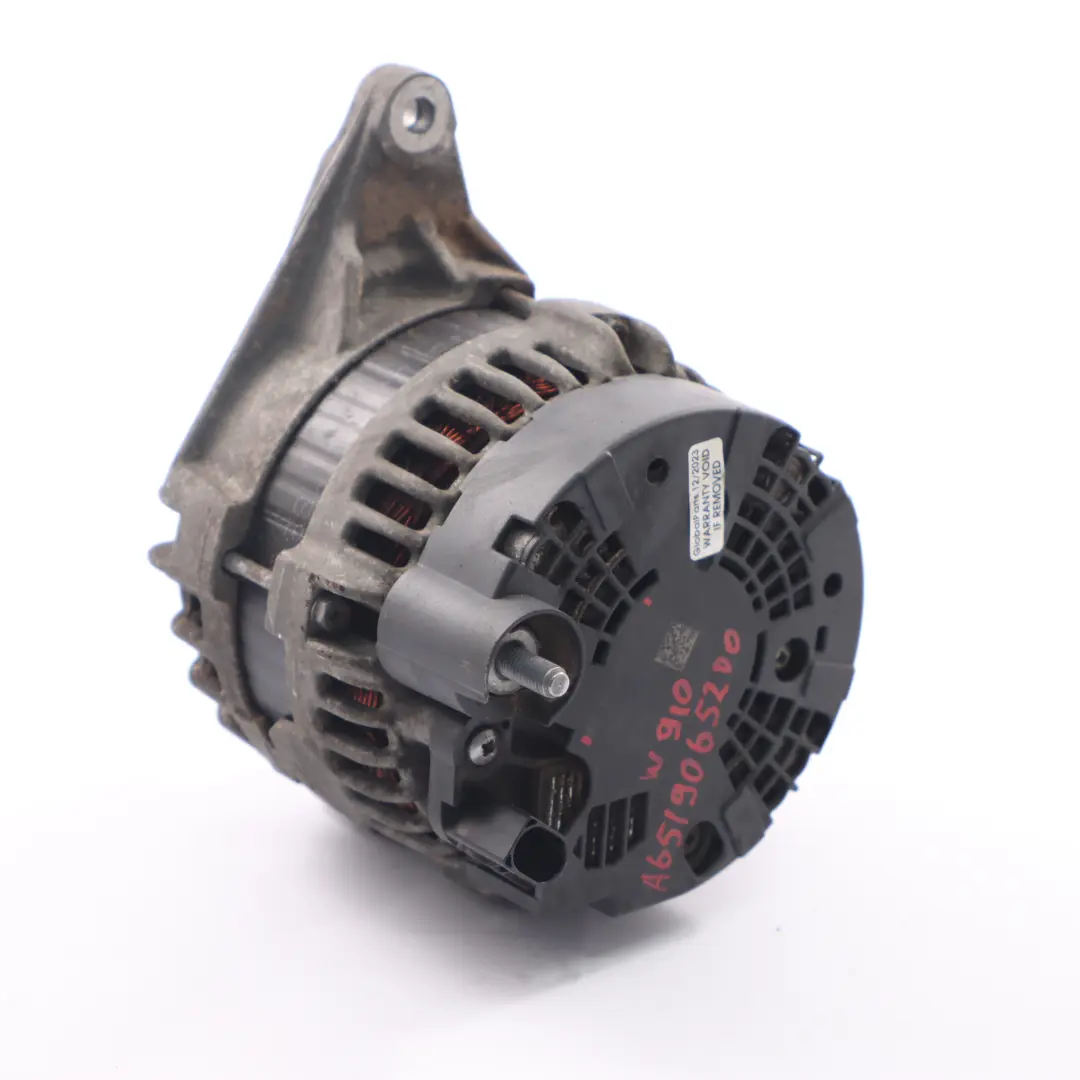 OM651 Motor Alternador Generador Bosch para Mercedes W910 con número de pieza A6519065200 Mercedes W910 OM651 Motor Alternador Generador Bosch - SKU A6519065200 - Número de pieza A6519065200