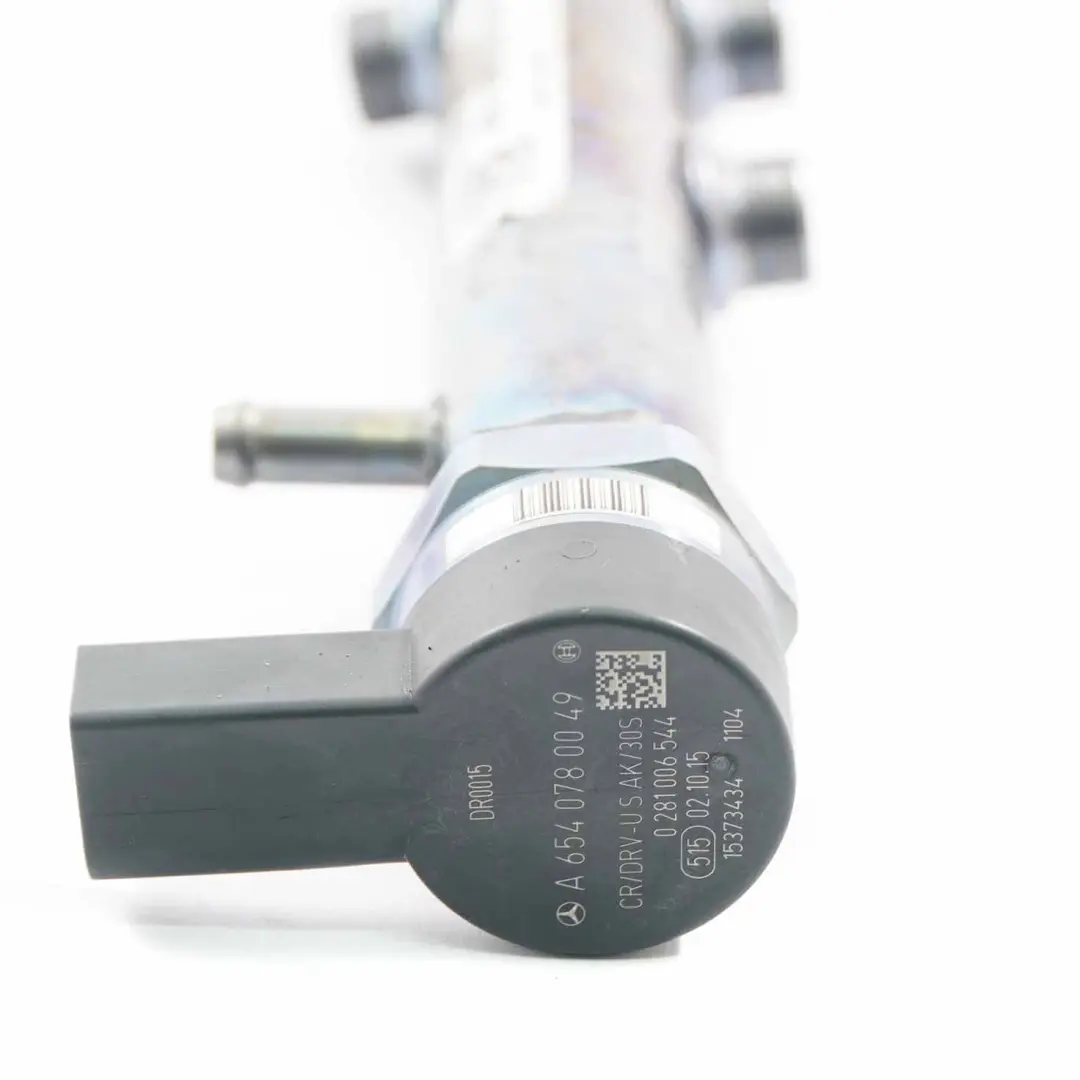  Rail d'injection Mercedes W213 OM654 Rail Carburant Haute Pression - SKU A6540700095 - Numéro de pièce A6540700095