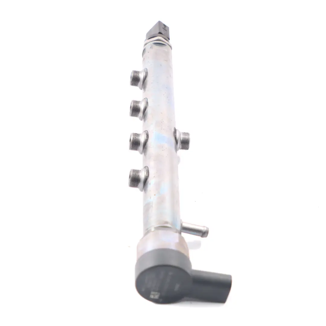 OM654.920 Listwa Wtryskowa Paliwa Diesel do Mercedes W205 W213 o numerze A6540700195 Mercedes W205 W213 OM654.920 Listwa Wtryskowa Paliwa Diesel - SKU A6540700195 - Numer Części A6540700195