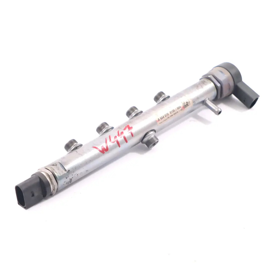 OM654.920 Diesel iniettore pressione Rail Line per Mercedes W205 W213 con numero di parte A6540700195 Mercedes W205 W213 OM654.920 Diesel iniettore pressione Rail Line - SKU A6540700195 - Numero di parte A6540700195