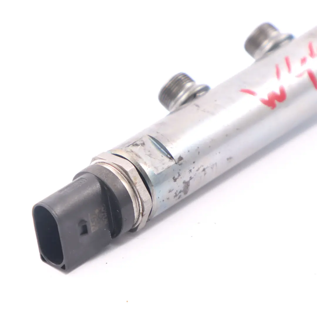 OM654.920 Diesel iniettore pressione Rail Line per Mercedes W205 W213 con numero di parte A6540700195 Mercedes W205 W213 OM654.920 Diesel iniettore pressione Rail Line - SKU A6540700195 - Numero di parte A6540700195