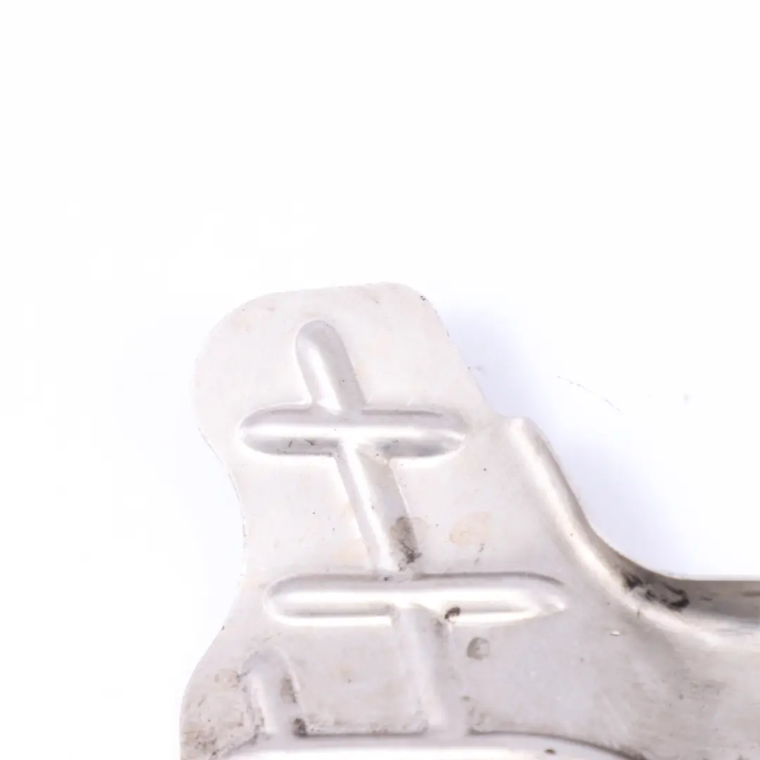 Mercedes-Benz W204 Bouclier des conduites de carburant du moteur pour à propos du numéro de pièce A6540788500 Mercedes-Benz W204 Bouclier des conduites de carburant du moteur - SKU A6540788500 - Numéro de pièce A6540788500