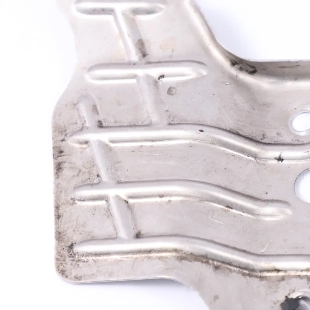 Mercedes-Benz W204 Bouclier des conduites de carburant du moteur pour à propos du numéro de pièce A6540788500 Mercedes-Benz W204 Bouclier des conduites de carburant du moteur - SKU A6540788500 - Numéro de pièce A6540788500