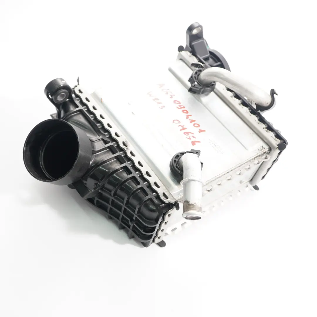 OM654 Diesel Intercooler Enfriador Carga Aire Radiador A6540900100 para Mercedes W213 con número de pieza A6540904101 Mercedes W213 OM654 Diesel Intercooler Enfriador Carga Aire Radiador A6540900100 - SKU A6540904101 - Número de pieza A6540904101