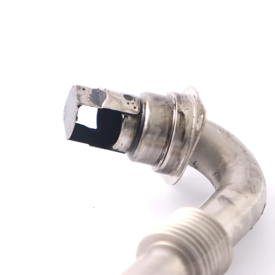 Valve Pipe Mercedes W213 W447 OM654 Line Hose Diesel Engine to EGR with Part number A6541400702 EGR Valve Pipe Mercedes W213 W447 OM654 Line Hose Diesel Engine - SKU A6541400702 - Part number A6541400702
