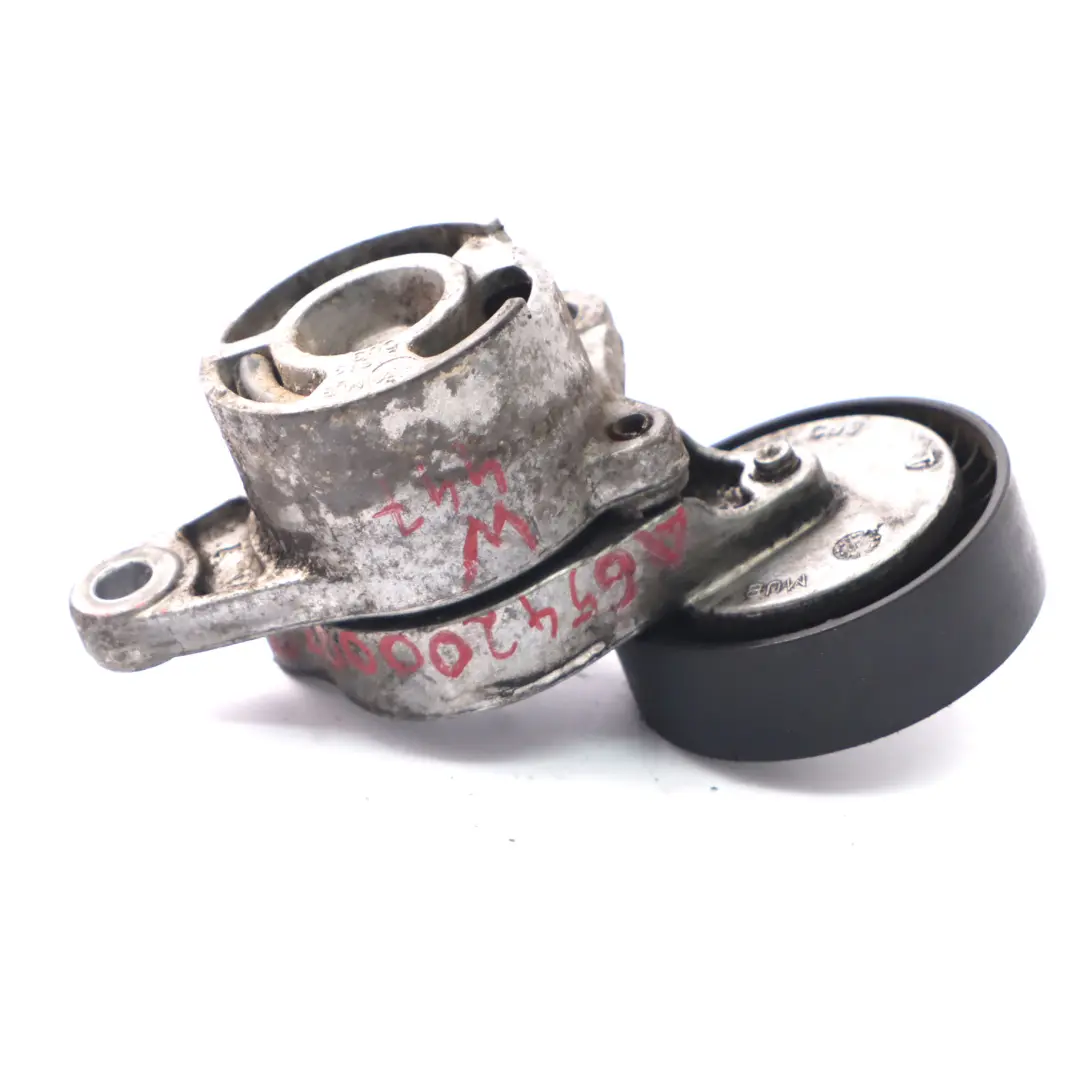 OM654 Polea tensora de correa diesel para Mercedes W213 W447 con número de pieza A6542000070 Mercedes W213 W447 OM654 Polea tensora de correa diesel - SKU A6542000070 - Número de pieza A6542000070