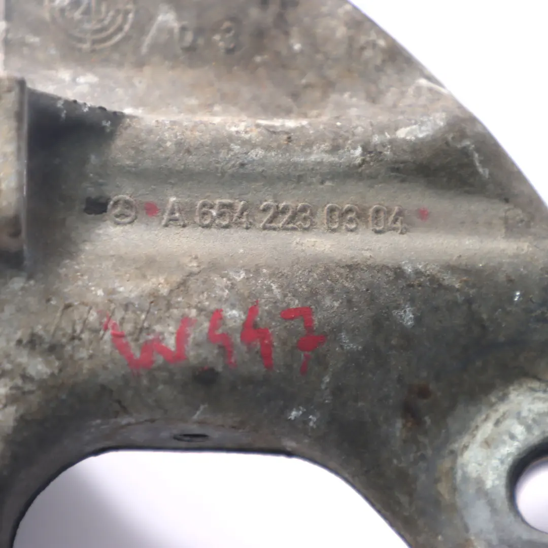 OM654.920 Motore Diesel Supporto Staffa Supporto per Mercedes W447 con numero di parte A6542230304 Mercedes W447 OM654.920 Motore Diesel Supporto Staffa Supporto - SKU A6542230304 - Numero di parte A6542230304