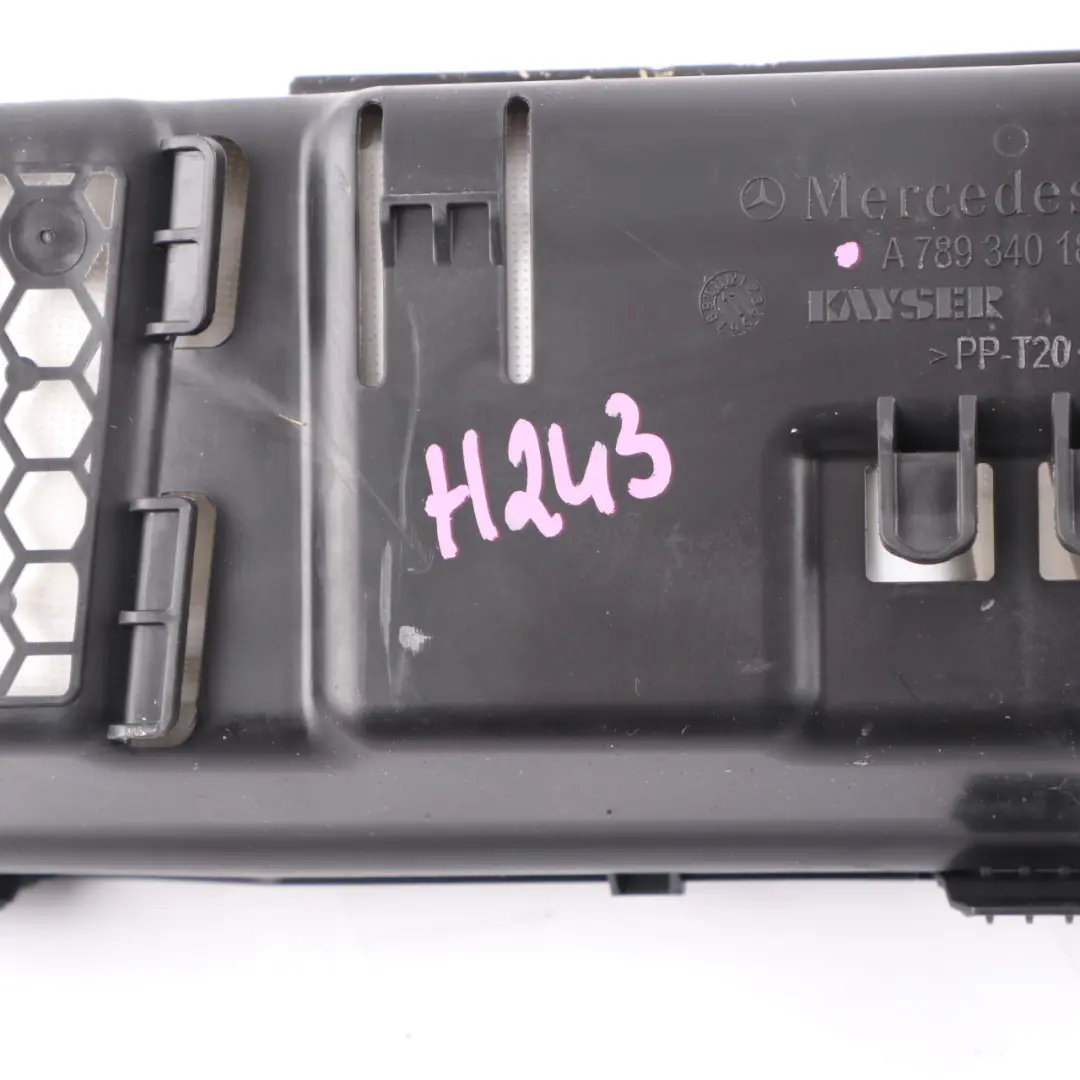 Mercedes H243 EQA Carcasa Del Deshumidificador Filtro De Habitáculo - SKU A7893401805 - Número de pieza A7893401805