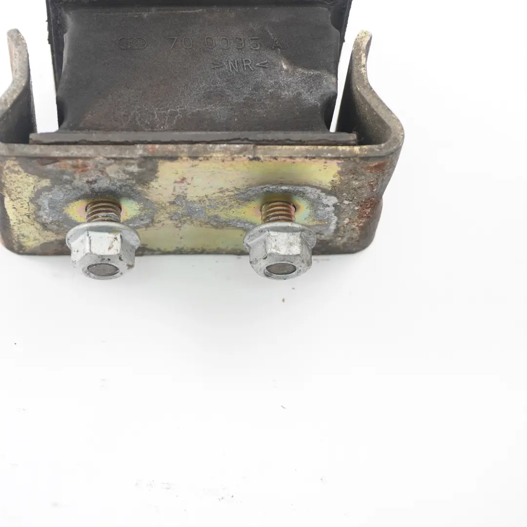 W901 W905 OM611 Soporte montaje del motor diesel para Mercedes Sprinter con número de pieza A9012412613 Mercedes Sprinter W901 W905 OM611 Soporte montaje del motor diesel - SKU A9012412613 - Número de pieza A9012412613