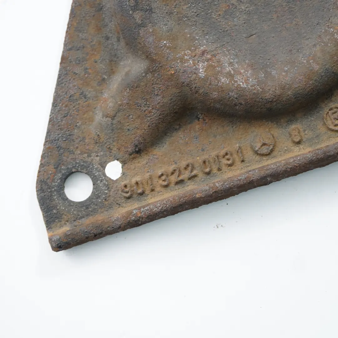 W903 Staffa del puntone anteriore sinistro Ammortizzatore per Mercedes con numero di parte A9013220131 Mercedes W903 Staffa del puntone anteriore sinistro Ammortizzatore - SKU A9013220131 - Numero di parte A9013220131