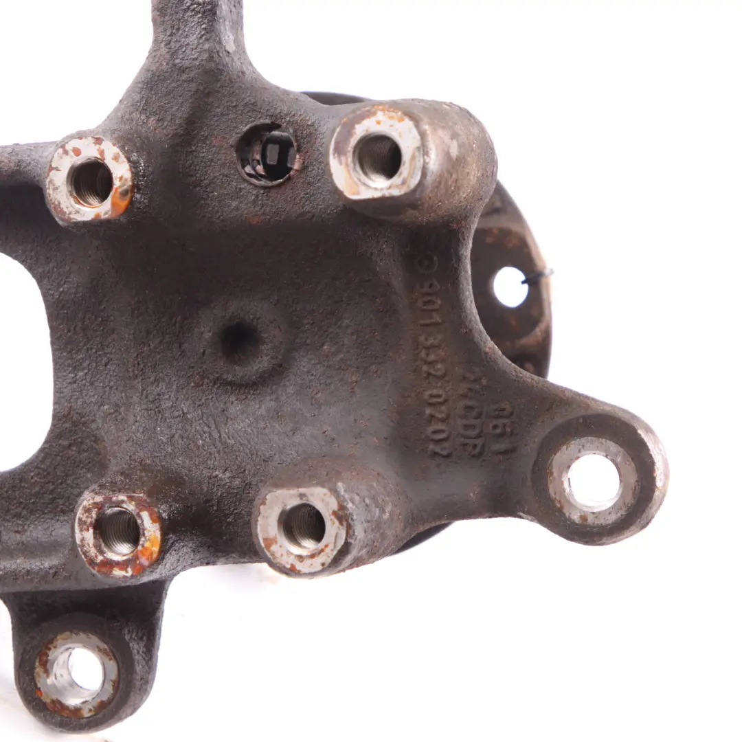 W901 Rueda Delantera Derecha Suspensión Cubo Nudillo para Mercedes con número de pieza A9013320202 Mercedes W901 Rueda Delantera Derecha Suspensión Cubo Nudillo - SKU A9013320202 - Número de pieza A9013320202