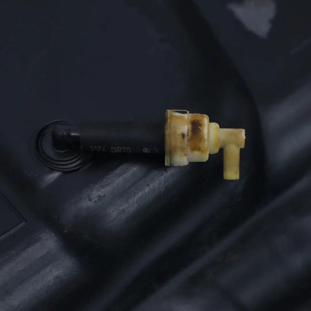 W901 W903 Serbatoio carburante OM611 Diesel Serbatoio completo per Mercedes Sprinter con numero di parte A9014710198 Mercedes Sprinter W901 W903 Serbatoio carburante OM611 Diesel Serbatoio completo - SKU A9014710198 - Numero di parte A9014710198