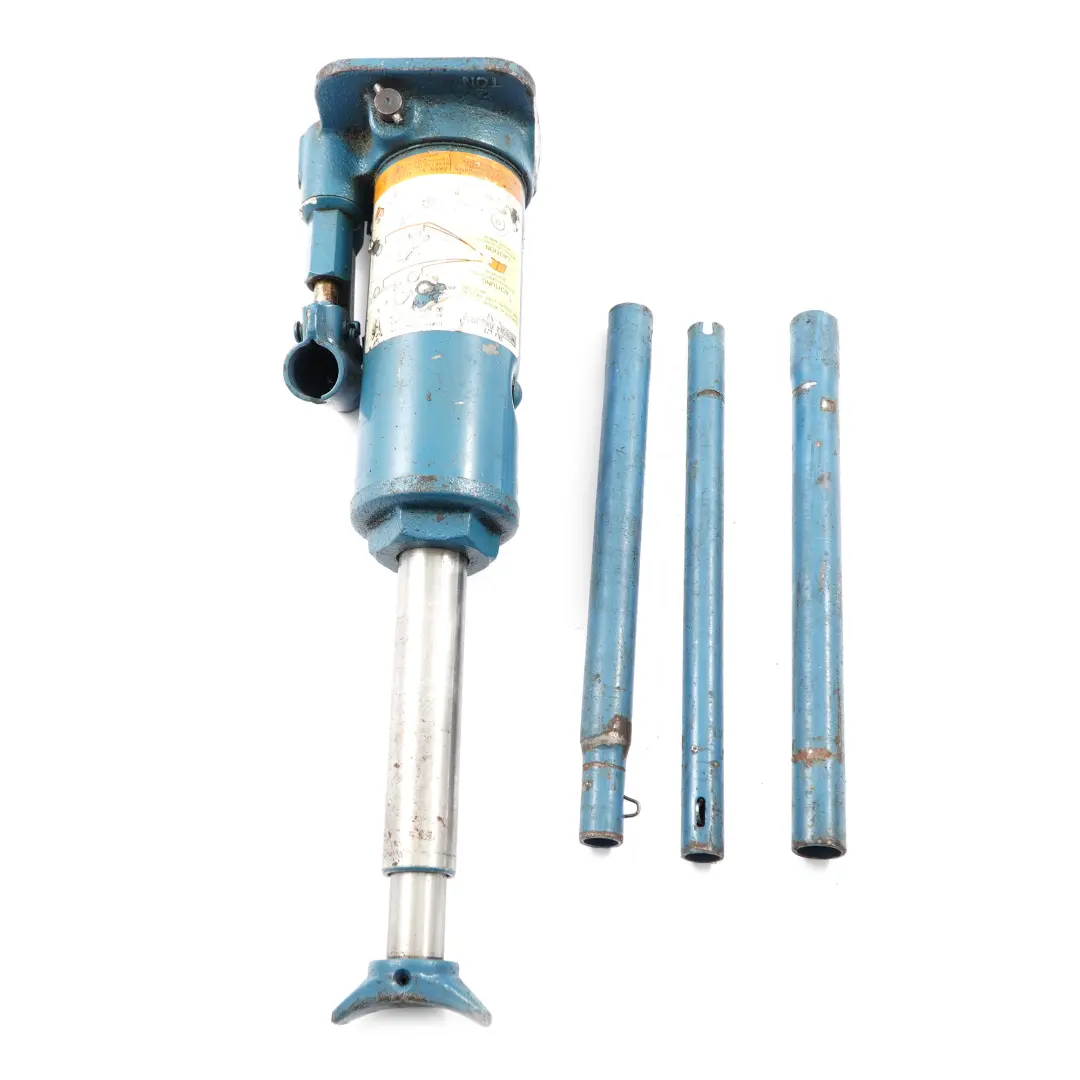 W901 W906 Wagenheber Radschlüssel Werkzeugkoffer Set für Mercedes mit Teilenummer A9015850001 Mercedes W901 W906 Wagenheber Radschlüssel Werkzeugkoffer Set - SKU A9015850001-1 - Teilenummer A9015850001