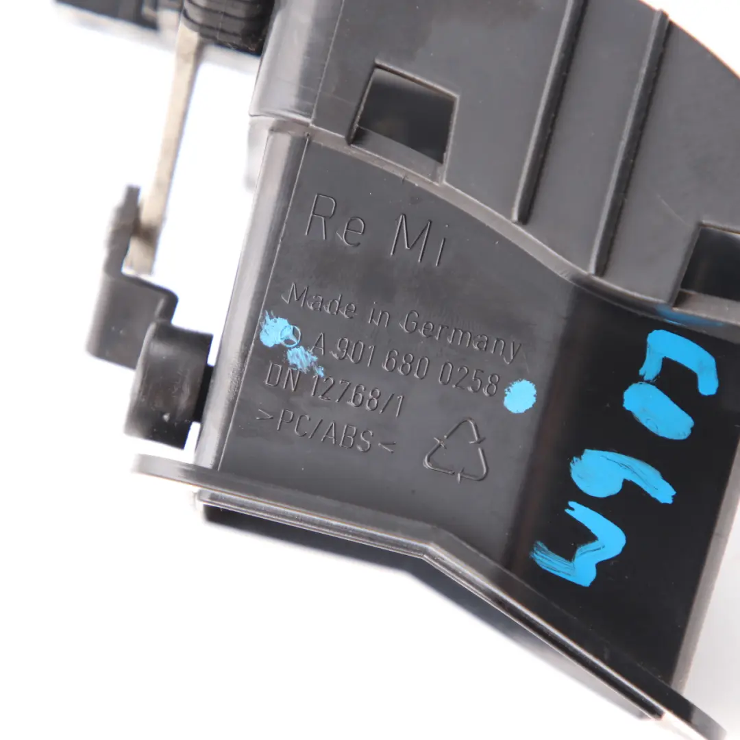 Prise d'air tableau de bord Mercedes W901 W903 Fresh Air Duct Right pour à propos du numéro de pièce A9016800258 Prise d'air tableau de bord Mercedes W901 W903 Fresh Air Duct Right - SKU A9016800258 - Numéro de pièce A9016800258