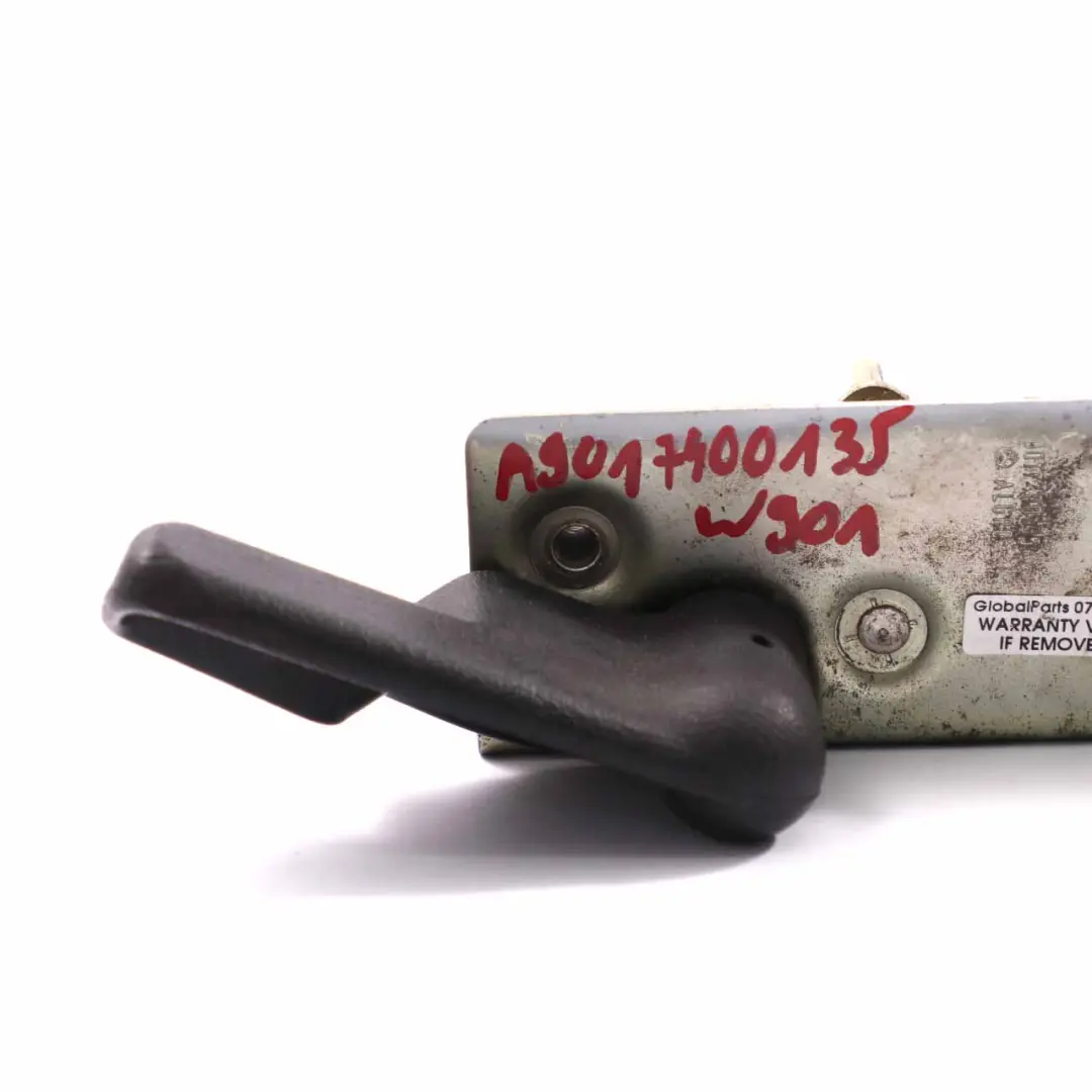 W901 Tapa de la cerradura del maletero para Mercedes Sprinter con número de pieza A9017400135 Mercedes Sprinter W901 Tapa de la cerradura del maletero - SKU A9017400135 - Número de pieza A9017400135