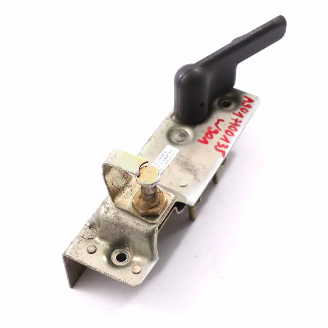 W901 Couvercle de serrure de coffre pour Mercedes Sprinter à propos du numéro de pièce A9017400135 Mercedes Sprinter W901 Couvercle de serrure de coffre - SKU A9017400135 - Numéro de pièce A9017400135