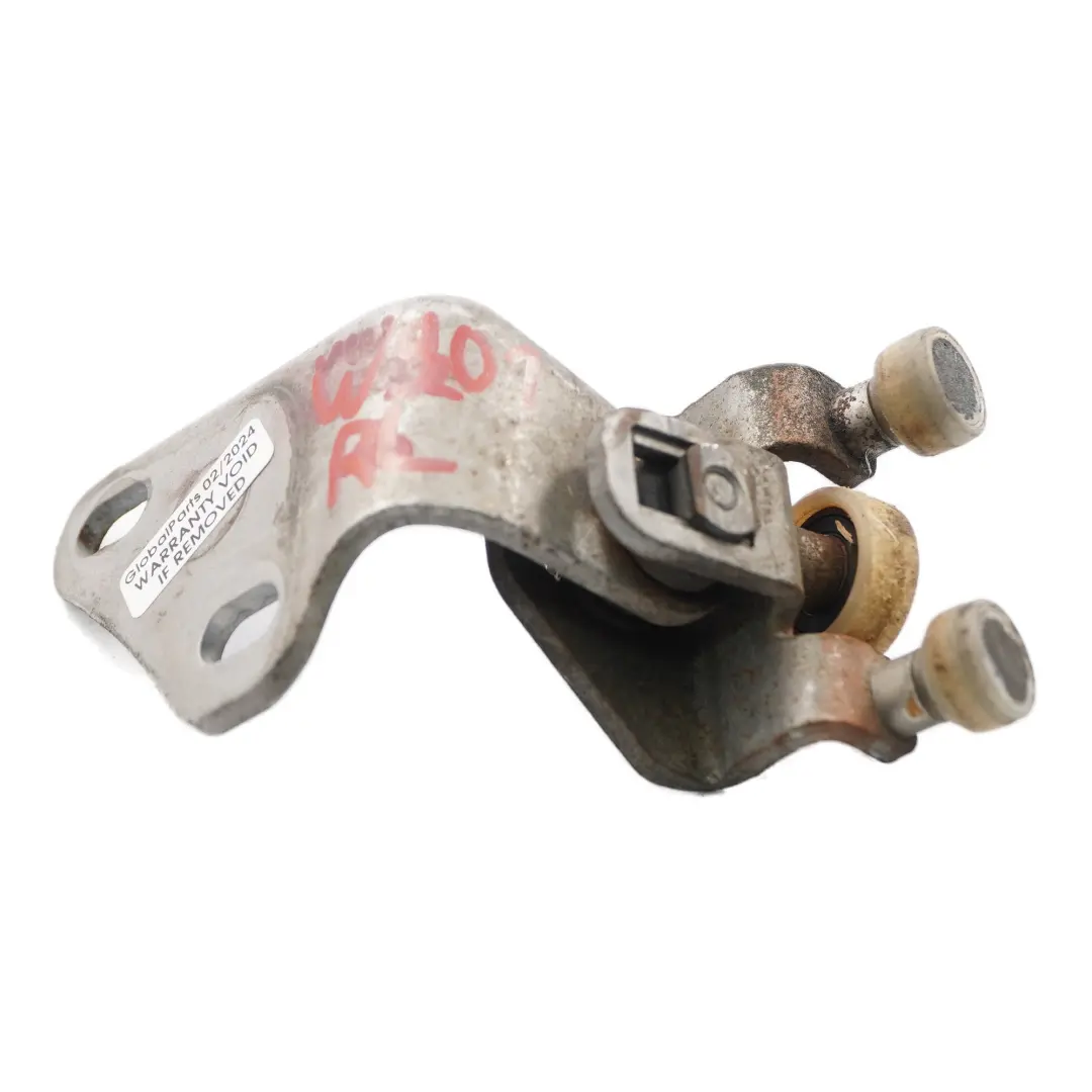 W901 Porte Coulissante Latérale Gauche Roulette Supérieure pour Mercedes à propos du numéro de pièce A9017600947 Mercedes W901 Porte Coulissante Latérale Gauche Roulette Supérieure - SKU A9017600947 - Numéro de pièce A9017600947