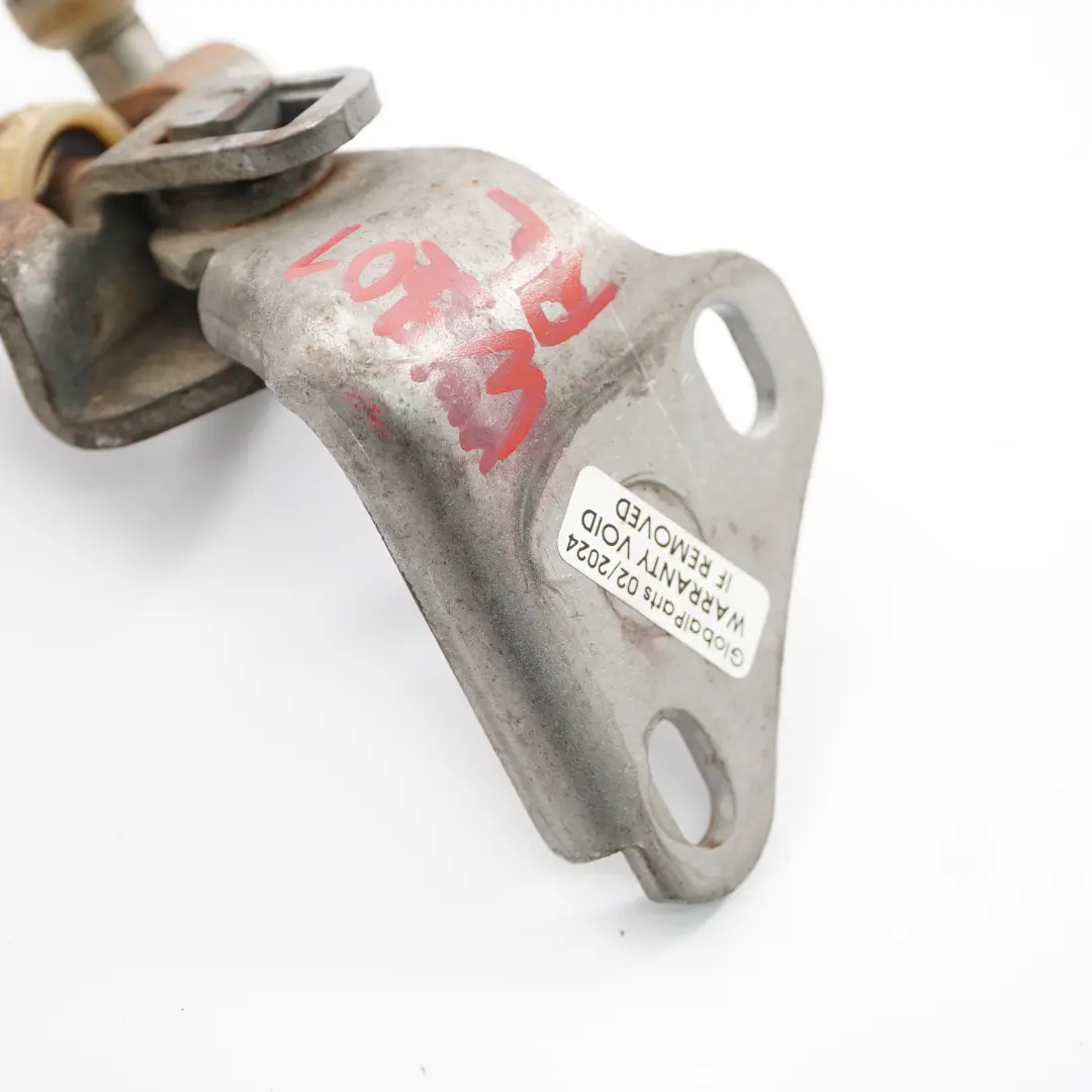 W901 Porte Coulissante Latérale Gauche Roulette Supérieure pour Mercedes à propos du numéro de pièce A9017600947 Mercedes W901 Porte Coulissante Latérale Gauche Roulette Supérieure - SKU A9017600947 - Numéro de pièce A9017600947