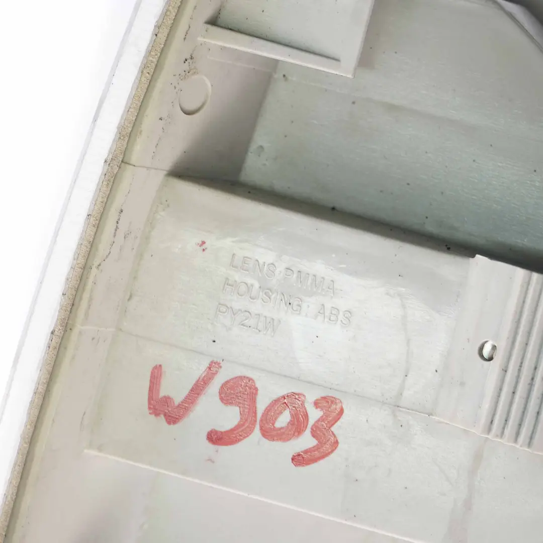 W901 Faro indicatore direzione anteriore destro Lampada per Mercedes con numero di parte A9018202961 Mercedes W901 Faro indicatore direzione anteriore destro Lampada - SKU A9018200221 - Numero di parte A9018202961