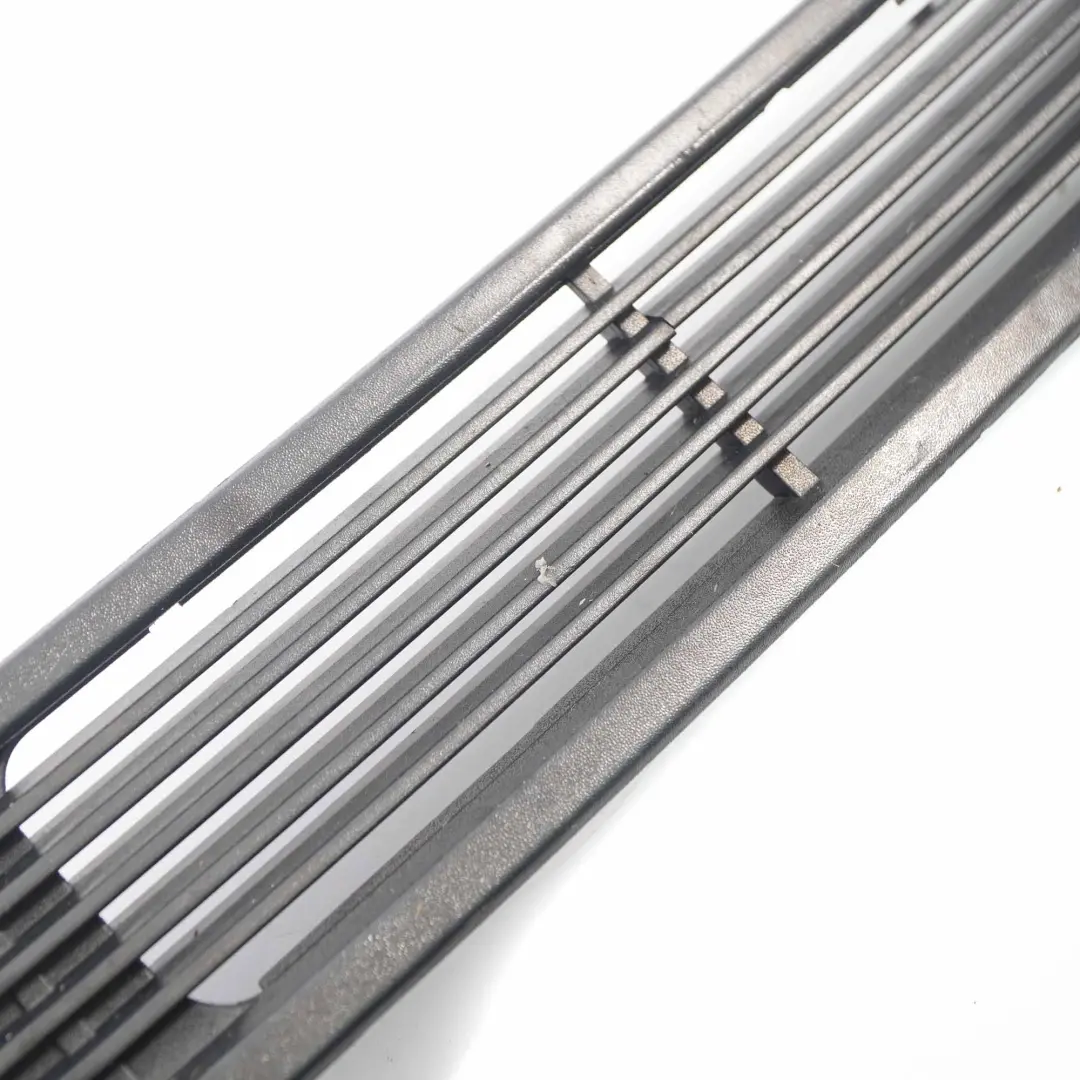 Grille capot Mercedes W901 W902 W903 W904 W905 Couvercle avant noir pour à propos du numéro de pièce A9018300218 Grille capot Mercedes W901 W902 W903 W904 W905 Couvercle avant noir - SKU A9018300218 - Numéro de pièce A9018300218