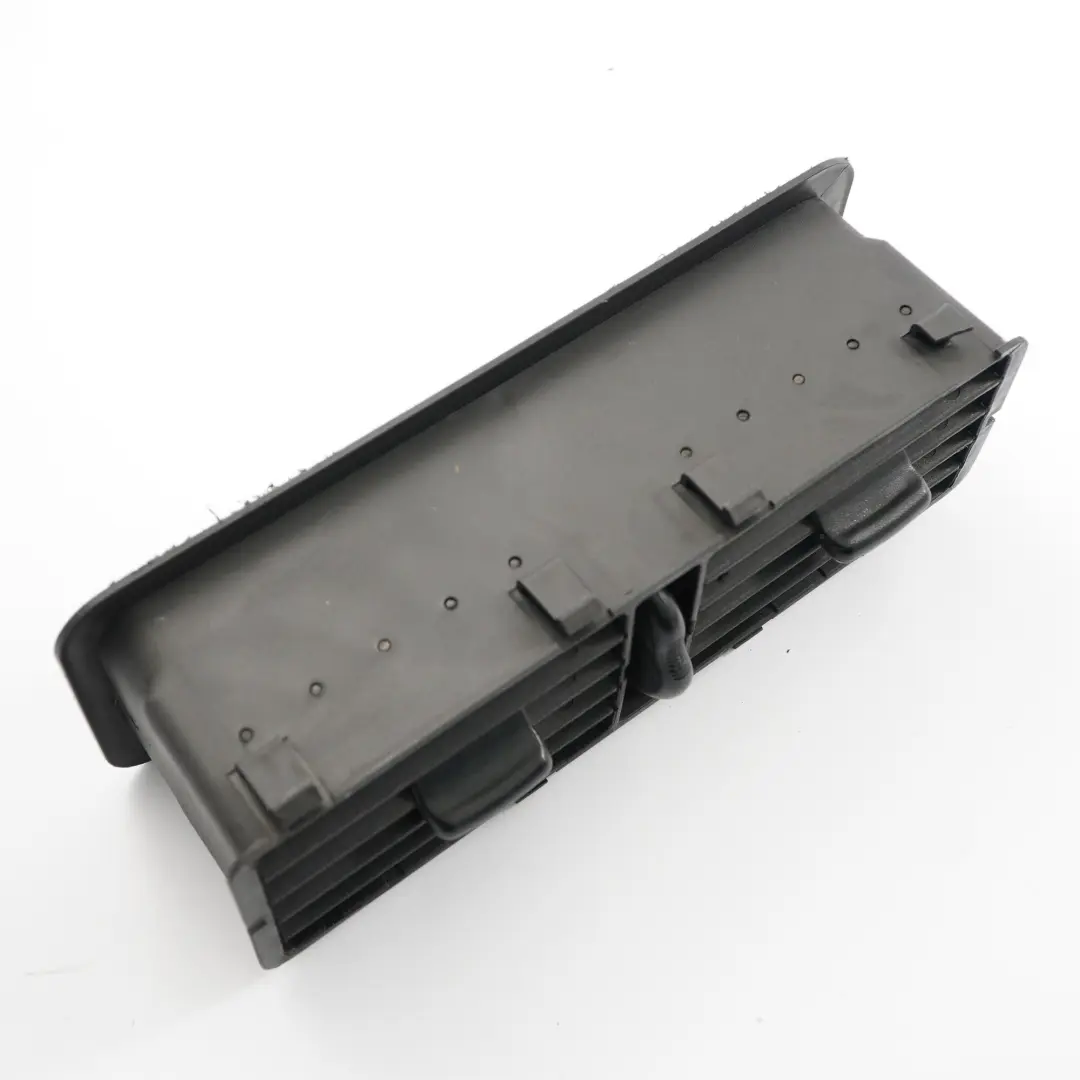 Grille d'aération centrale de tableau bord Mercedes W901 W903 W905 pour à propos du numéro de pièce A9018310130 Grille d'aération centrale de tableau bord Mercedes W901 W903 W905 - SKU A9018310130 - Numéro de pièce A9018310130