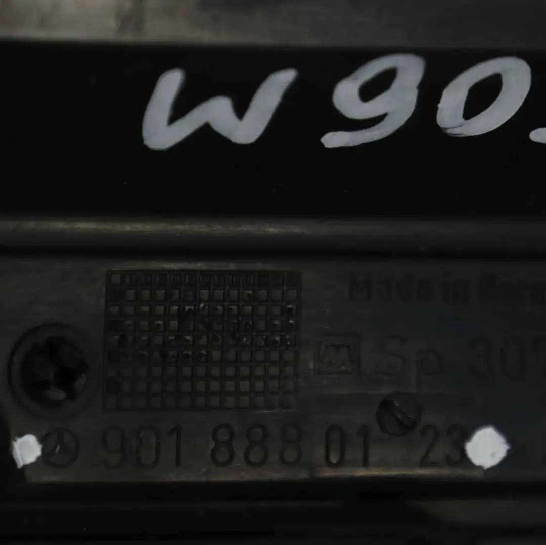 W901 Fronthaube Kühlergrill Abdeckung für Mercedes Sprinter mit Teilenummer A9018880123 Mercedes Sprinter W901 Fronthaube Kühlergrill Abdeckung - SKU A9018880123 - Teilenummer A9018880123